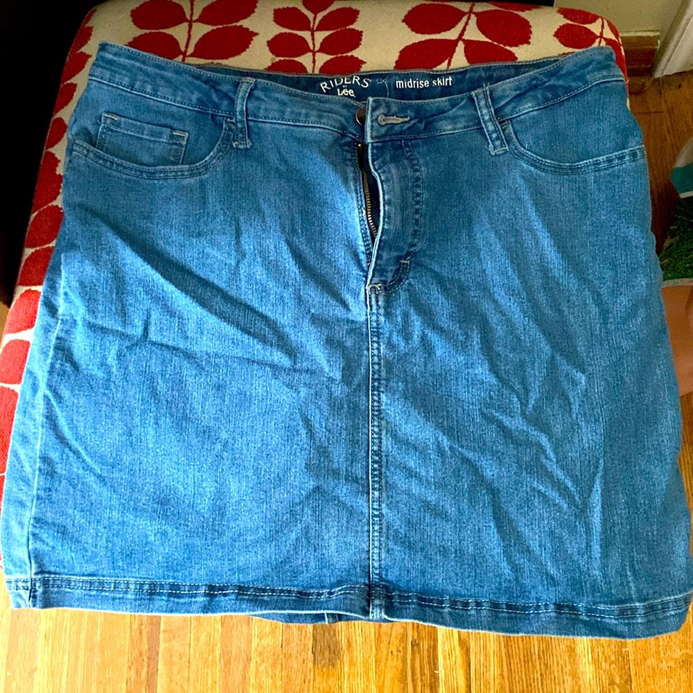Size 16 Women’s skirt with the short liner